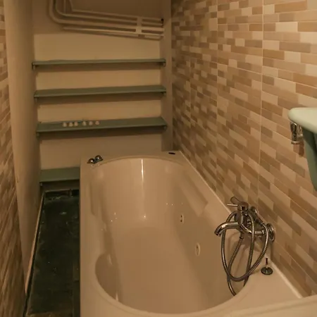 Apartment Brother's *